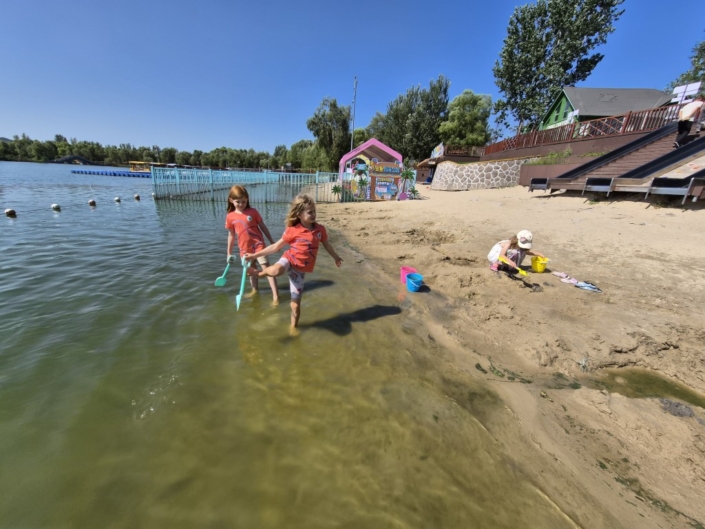 zum Strand des Beihu Parks - (3)